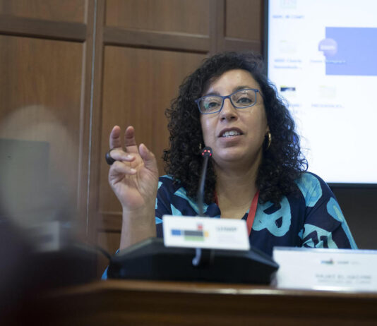 Najat El Hachmi: “No se considera un problema que haya niñas discriminadas y eso es racismo”