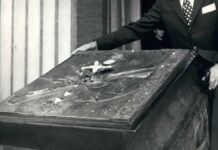 Se roban el “Apocalipsis”, el libro más caro y pesado del mundo cuya portada fue hecha por Salvador Dalí