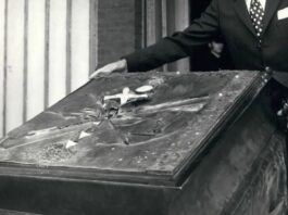 Se roban el “Apocalipsis”, el libro más caro y pesado del mundo cuya portada fue hecha por Salvador Dalí