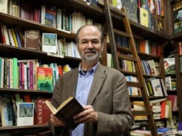 Conceden el Premio Carlos Fuentes 2026 a Juan Villoro por su obra “llena de humor e ironía”